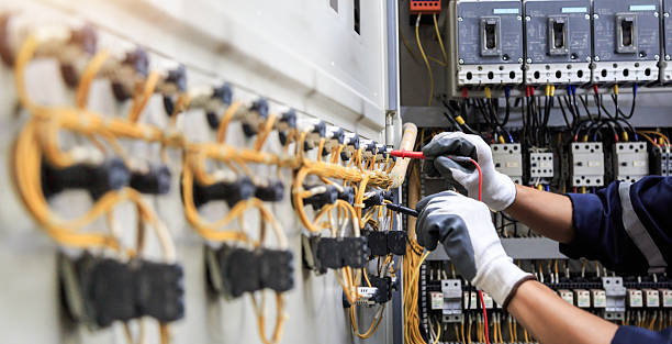 Professional Electrician technician working in Shawneetown, IL